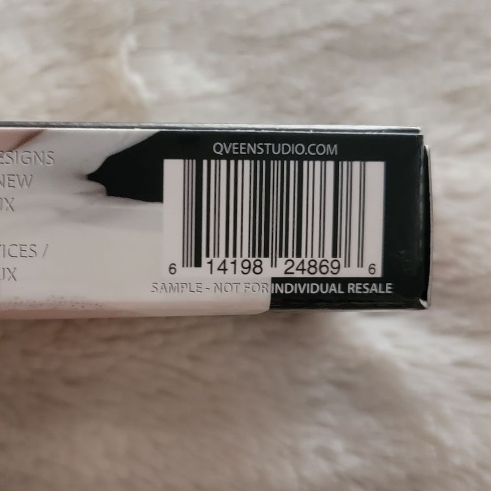 NEW Qveen Studio Lip Liner Duo - Picture 4 of 6